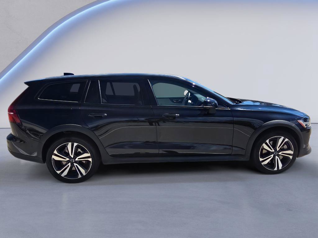 Used 2025 Volvo V60 B5 Cross Country Plus AWD/4WD image 7