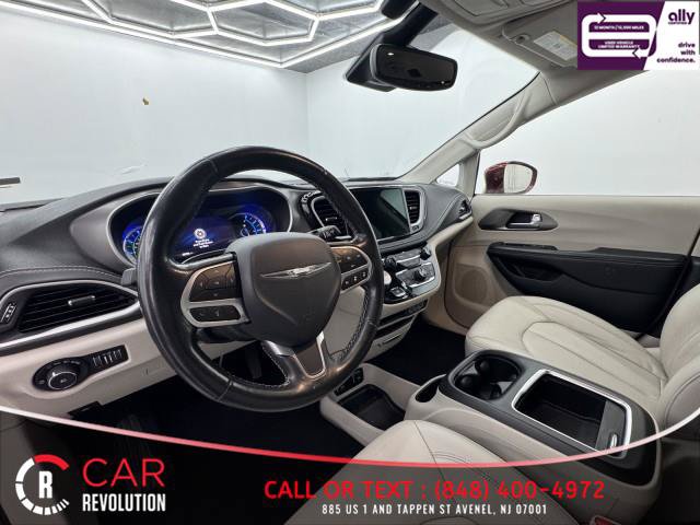 Used 2021 Chrysler Pacifica Touring-L FWD image 18