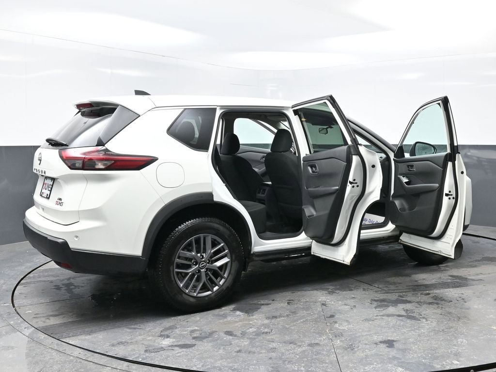 Used 2024 Nissan Rogue S image 54