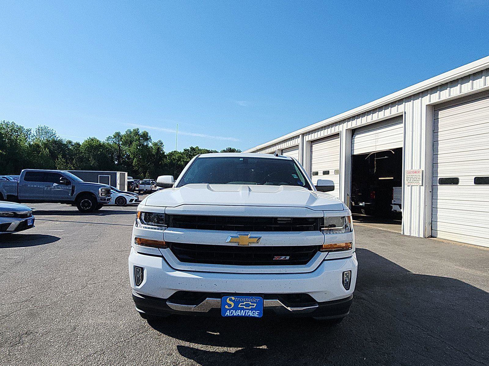 Used 2018 Chevrolet Silverado 1500 LT w/ All Star Edition AWD/4WD image 8