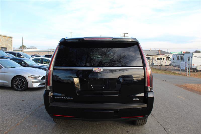Used 2017 Cadillac Escalade Luxury AWD/4WD image 6