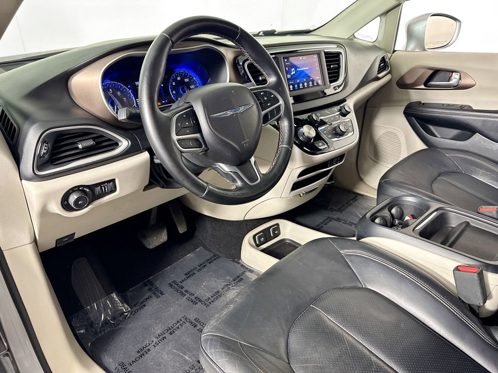 Used 2018 Chrysler Pacifica Touring-L FWD image 9