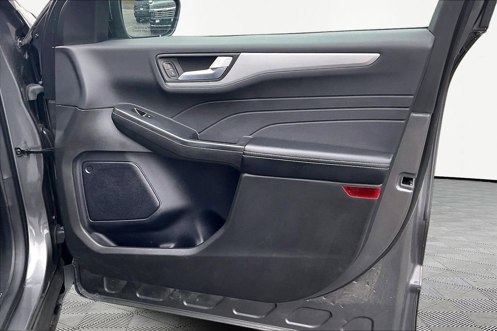 Used 2024 Ford Escape Platinum image 30