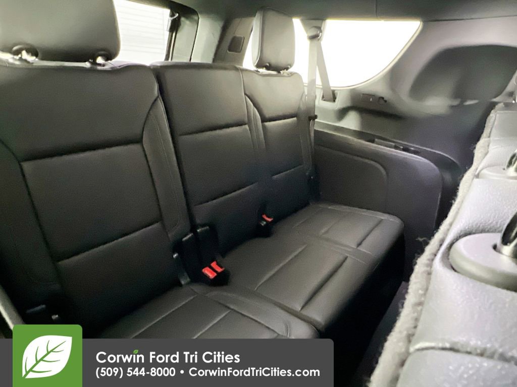 Used 2025 Chevrolet Suburban LT image 17