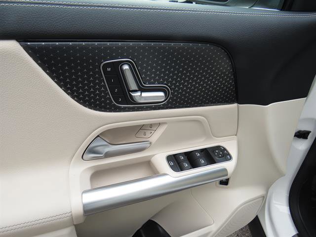 Used 2025 Mercedes-Benz GLA 250 4MATIC image 9