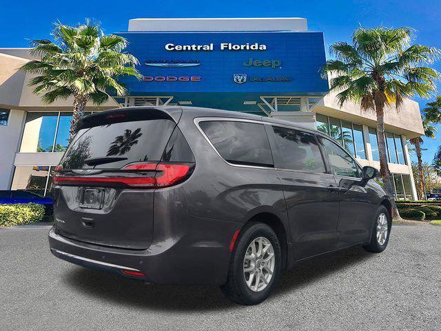 Certified 2023 Chrysler Pacifica Touring-L FWD image 5