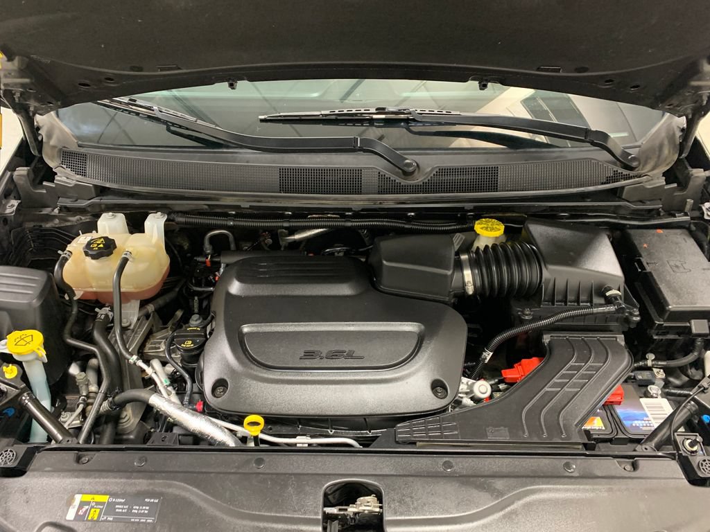 Used 2019 Chrysler Pacifica Touring-L Plus w/ Advanced Safetytec Group FWD image 16