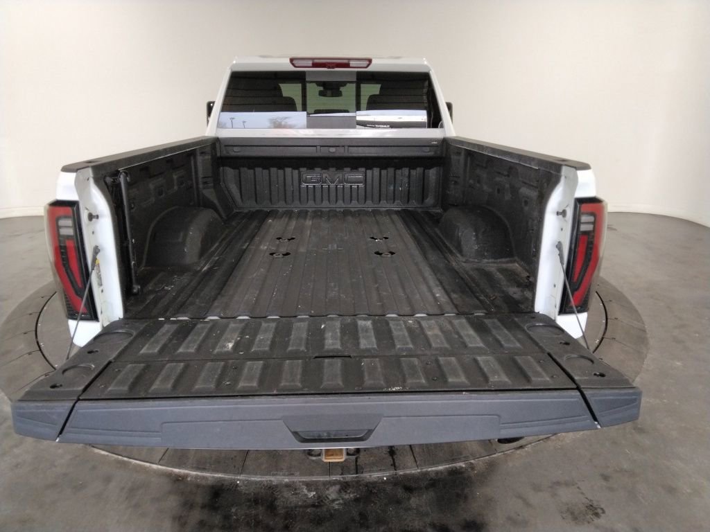 Used 2025 GMC Sierra 2500 AT4 image 8