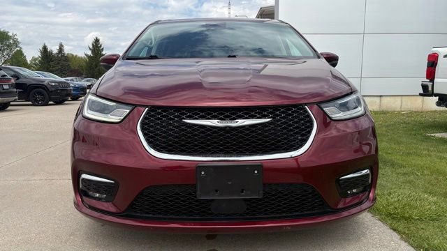 Used 2023 Chrysler Pacifica Touring-L FWD image 6