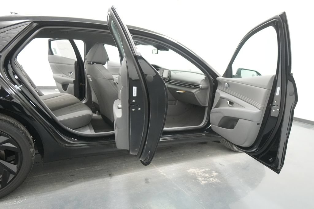 New 2026 Hyundai Elantra Sport FWD image 24