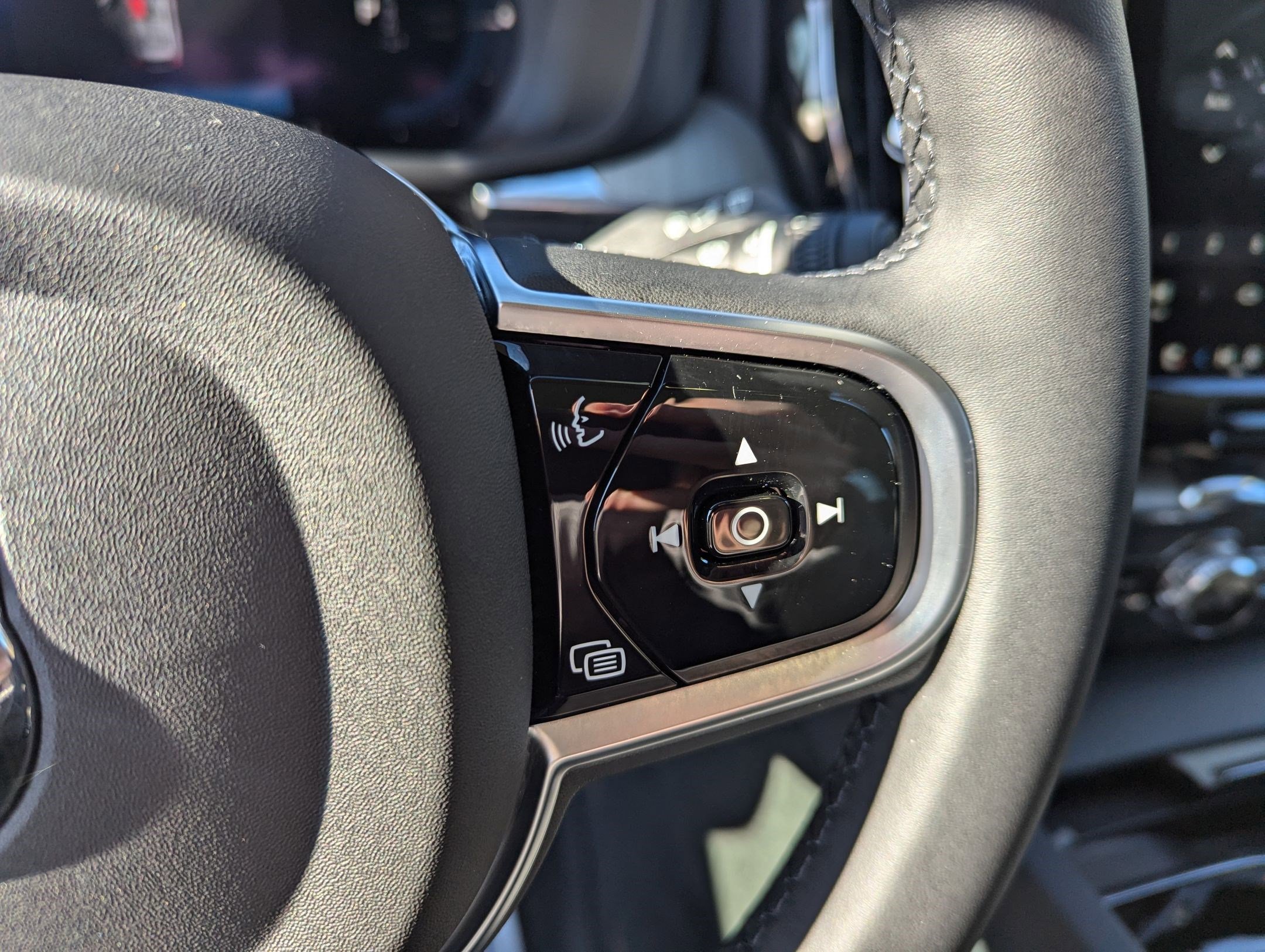 New 2025 Volvo XC60 T8 Plus w/ Protection Package Premier image 12