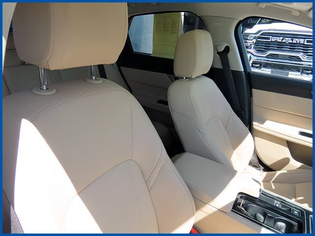Used 2018 Jaguar XF Premium AWD/4WD image 9