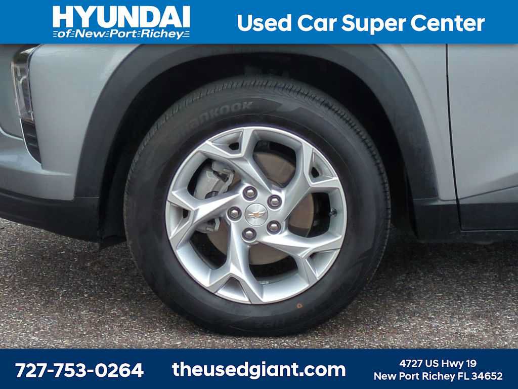 Used 2024 Chevrolet Trax LS w/ LS Convenience Package FWD image 10