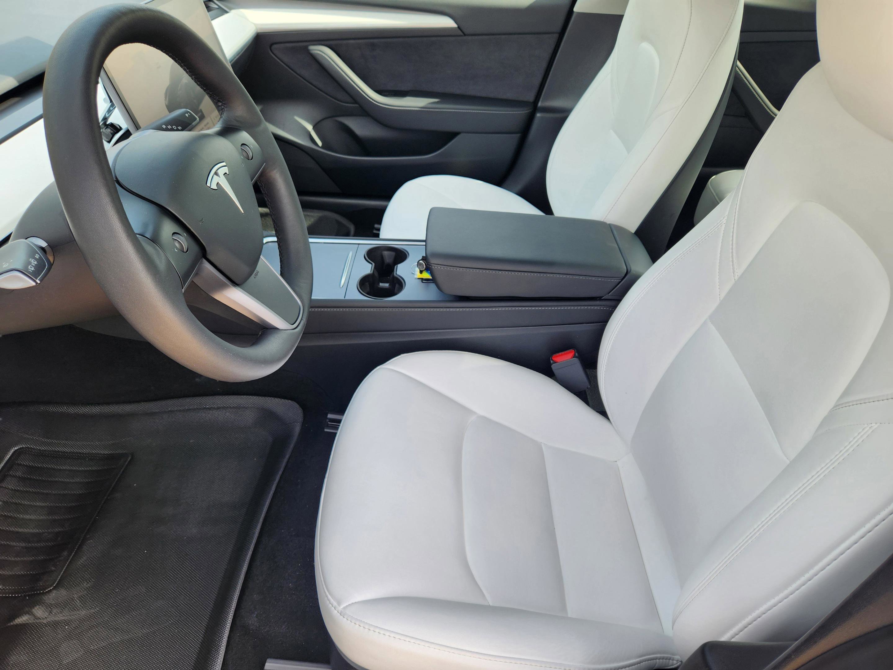 Used 2023 Tesla Model 3 Standard Range image 9