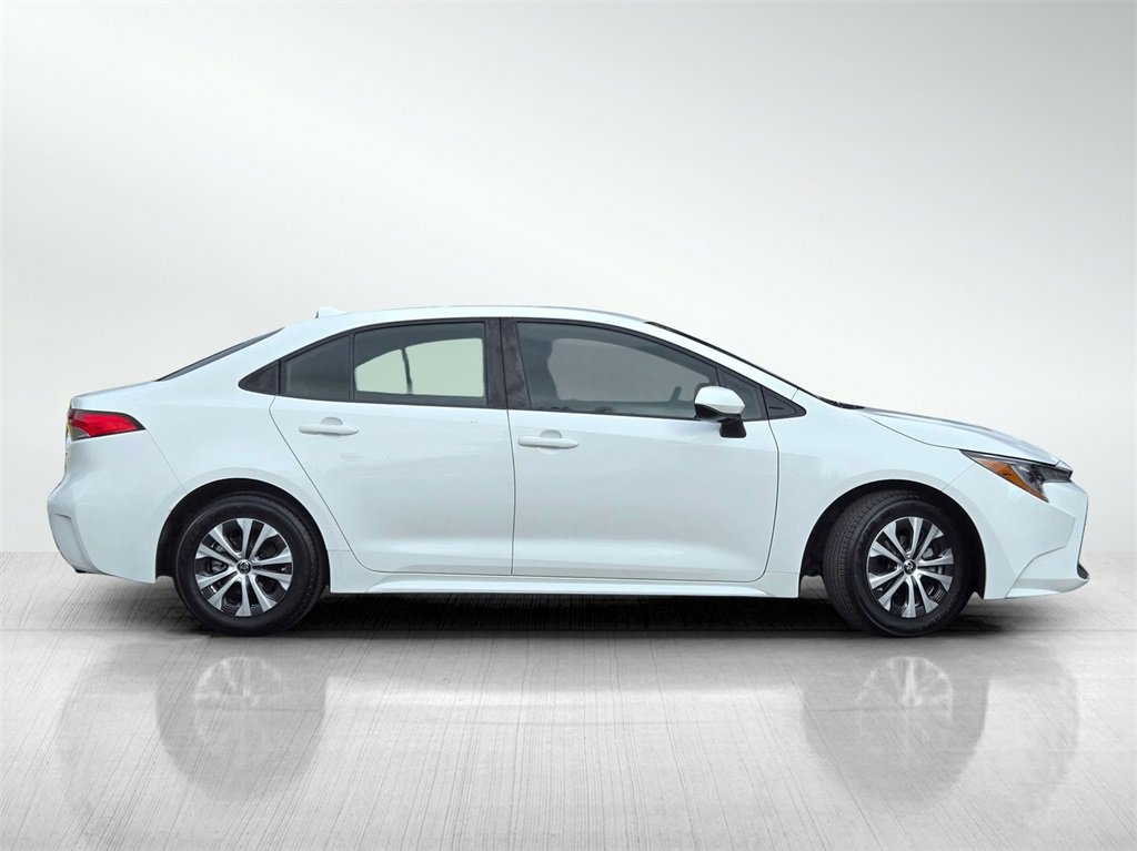 Used 2022 Toyota Corolla LE image 3