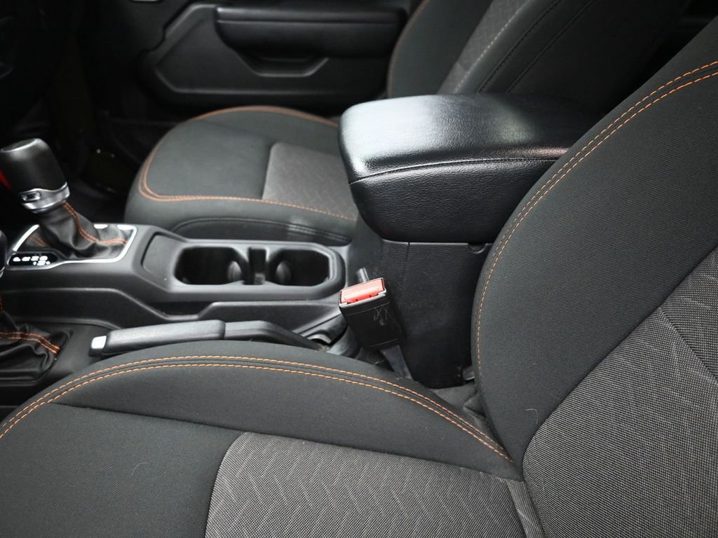 Used 2022 Jeep Gladiator Mojave w/ Cold Weather Group image 18