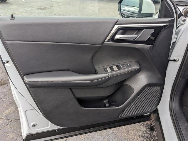 Used 2024 Mitsubishi Outlander SE image 8