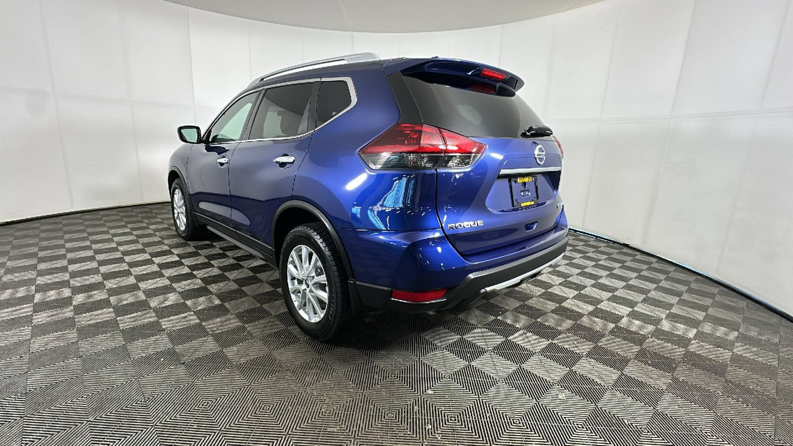 Used 2020 Nissan Rogue S AWD/4WD video 4