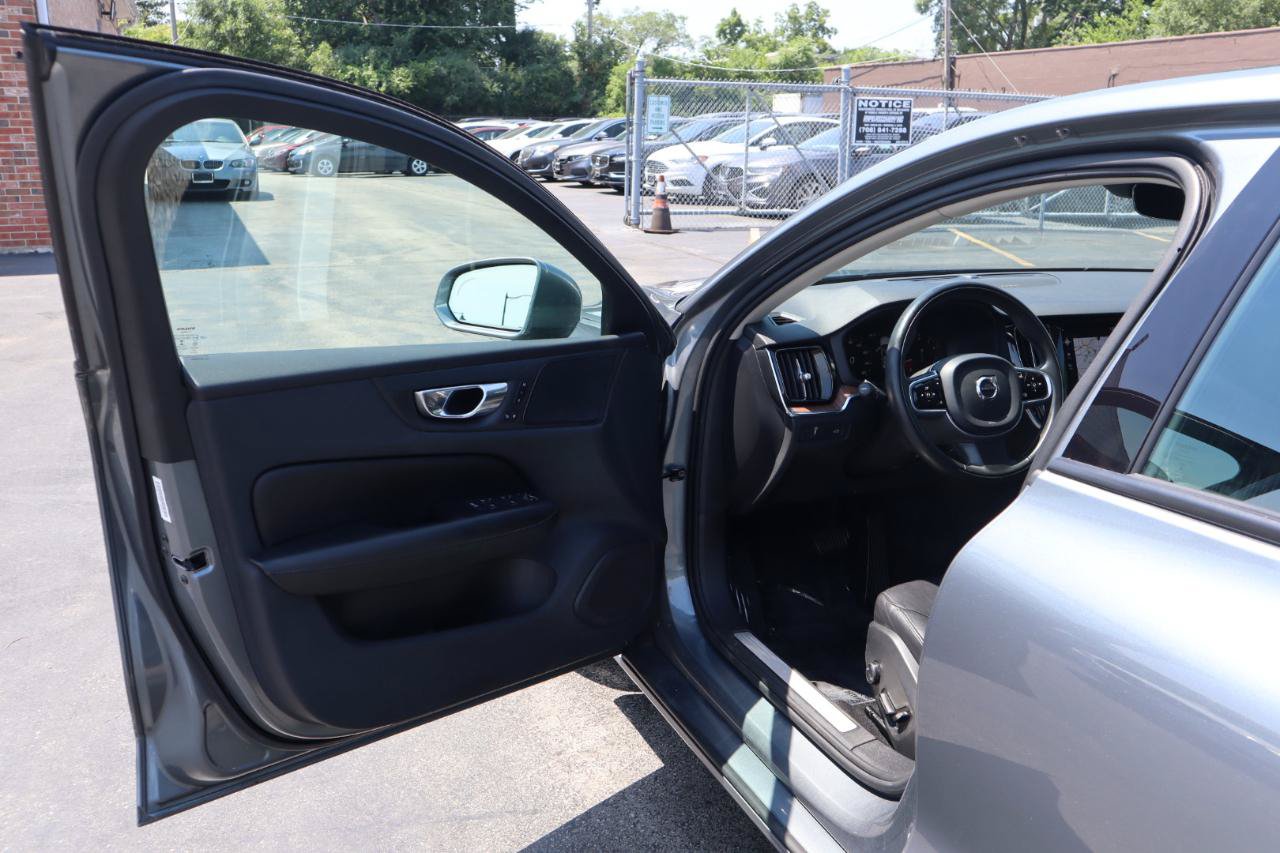 Used 2019 Volvo S60 T5 Momentum w/ Multimedia Package FWD image 18