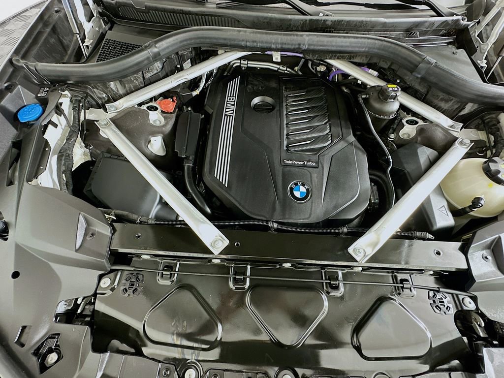 Used 2022 BMW X7 xDrive40i w/ M Sport Package image 32