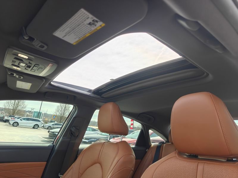 Used 2021 Toyota Avalon Limited w/ Advanced Safety Package image 10