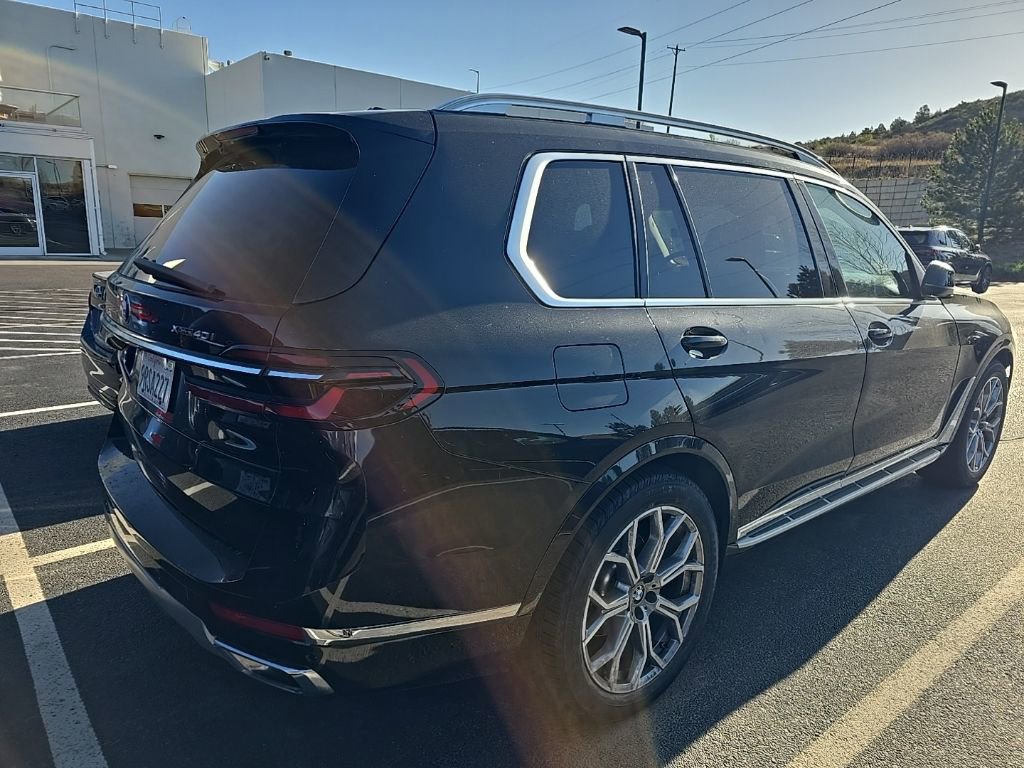 Used 2025 BMW X7 xDrive40i AWD/4WD image 4