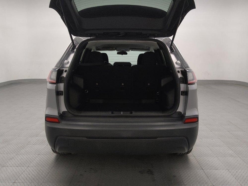 Used 2019 Jeep Cherokee Latitude w/ Popular Appearance Group FWD image 29