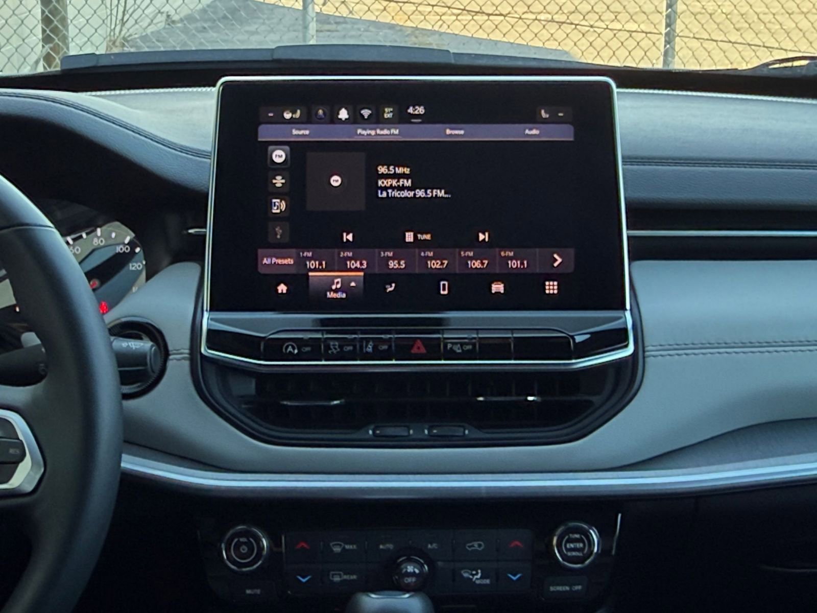 Used 2025 Jeep Compass Limited image 20