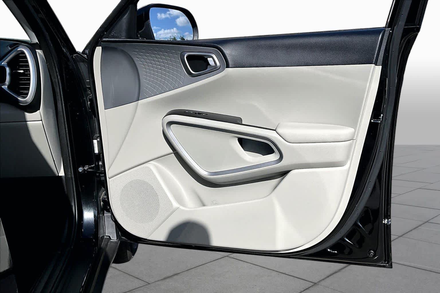 Used 2023 Kia Soul LX FWD image 21