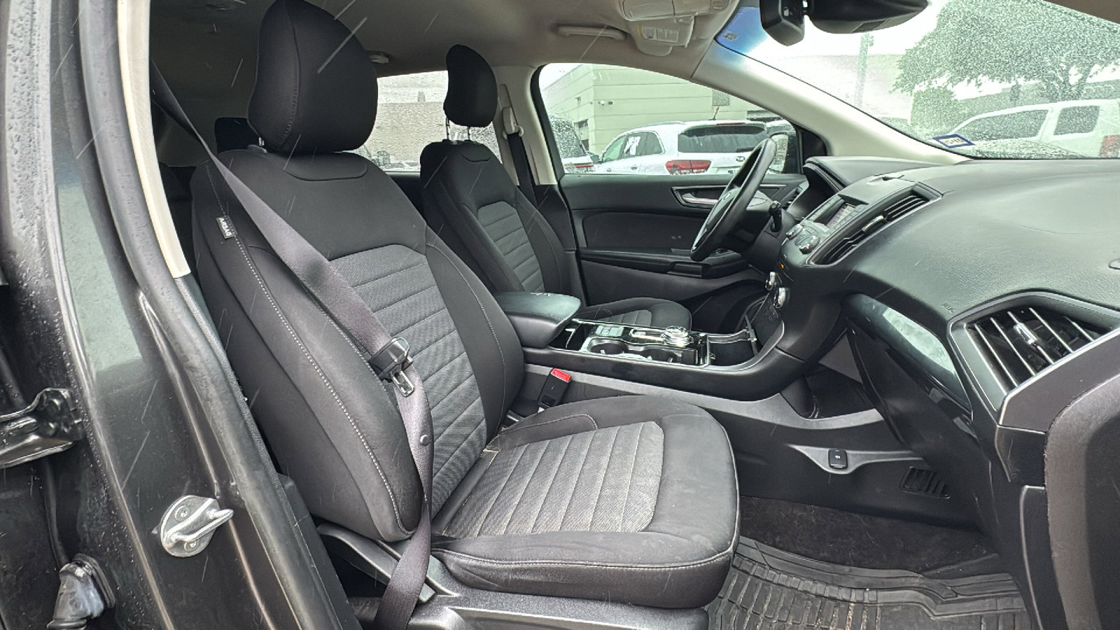 Used 2019 Ford Edge SE image 31