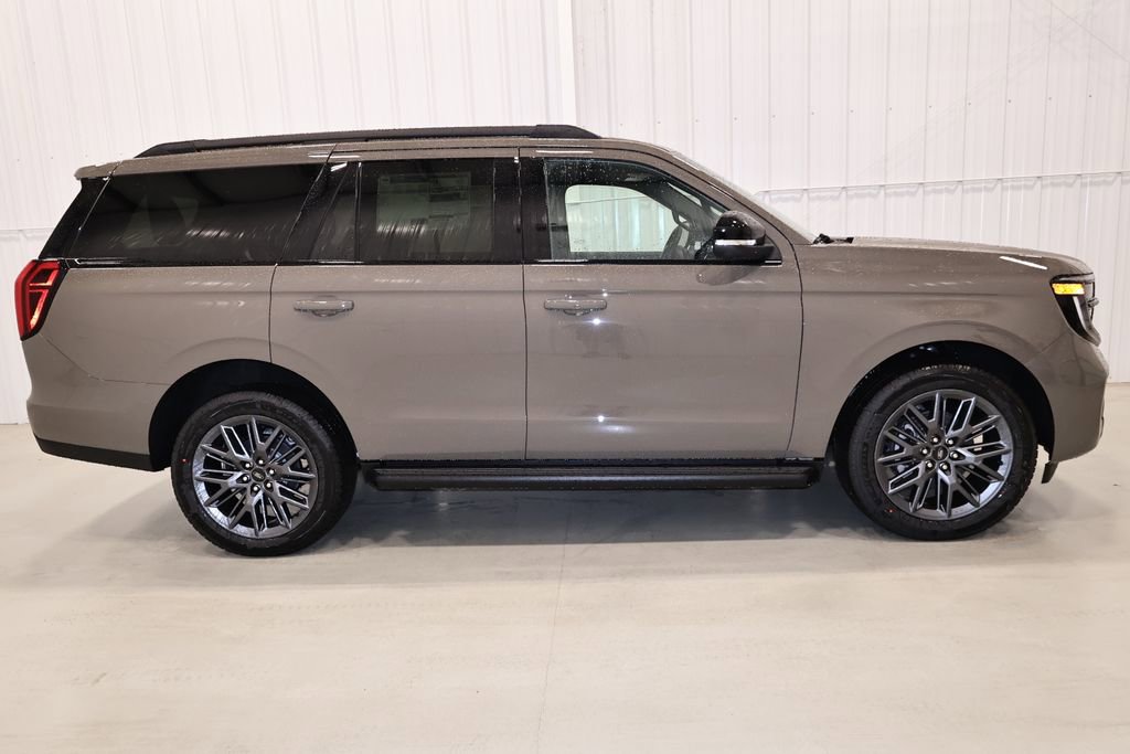New 2026 Ford Expedition Platinum image 2