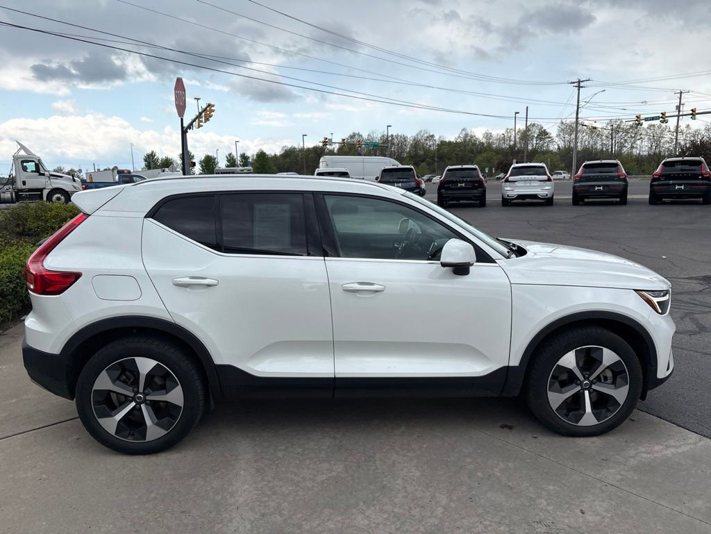 Used 2025 Volvo XC40 B5 Core AWD/4WD image 6