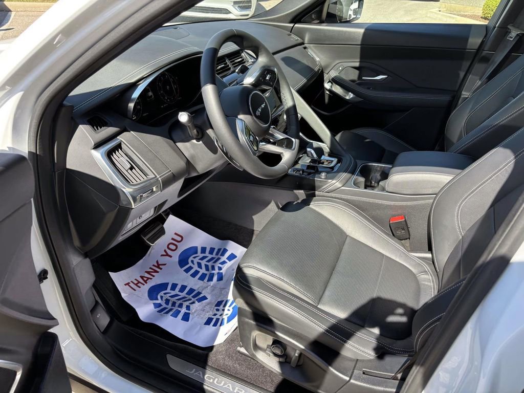 Used 2024 Jaguar E-PACE R-Dynamic SE image 9