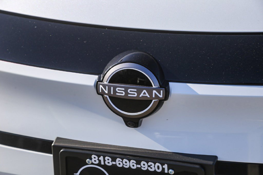 New 2026 Nissan Leaf SV+ w/ Illuminated Package FWD image 5