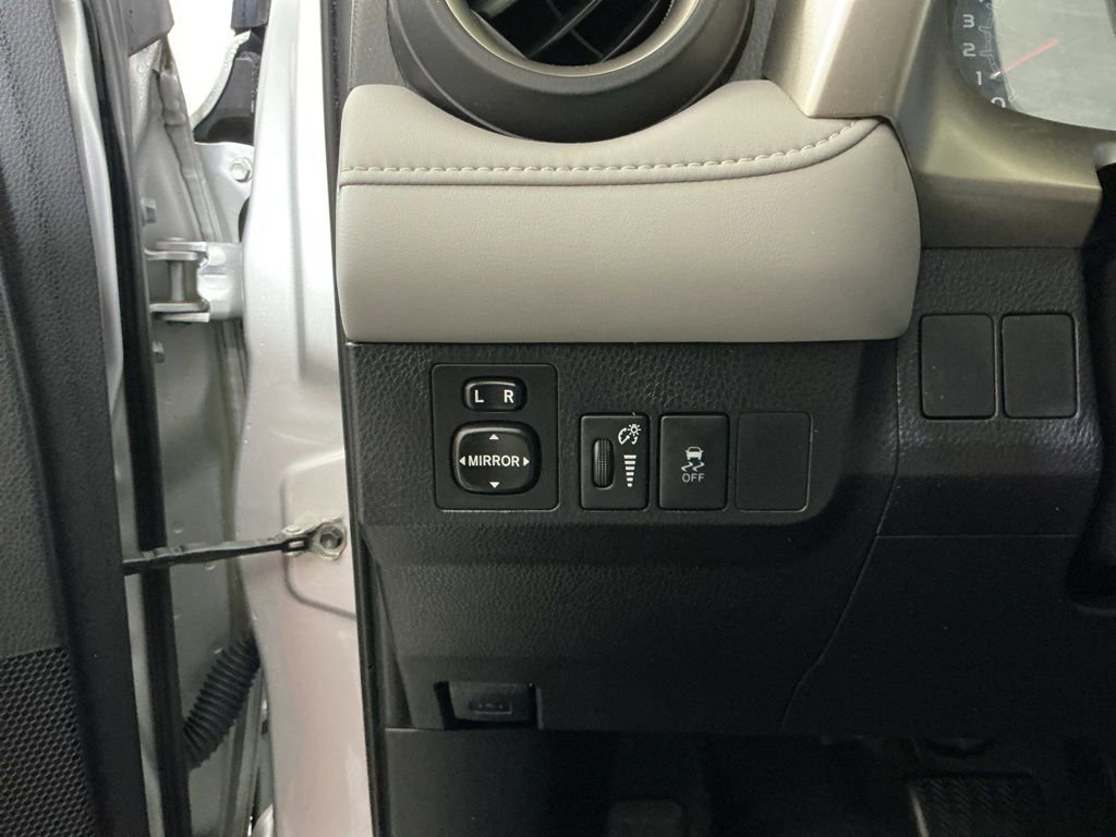 Used 2015 Toyota RAV4 XLE FWD image 17