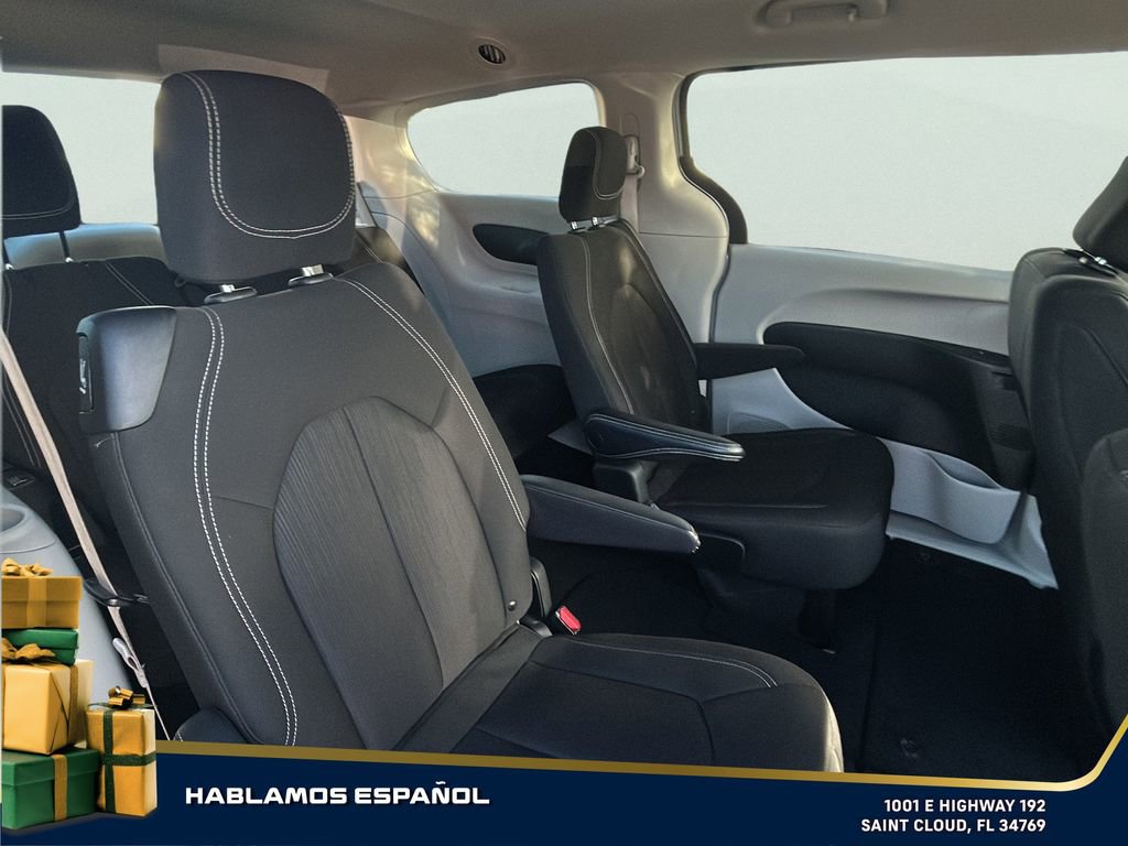Used 2022 Chrysler Voyager LX image 31