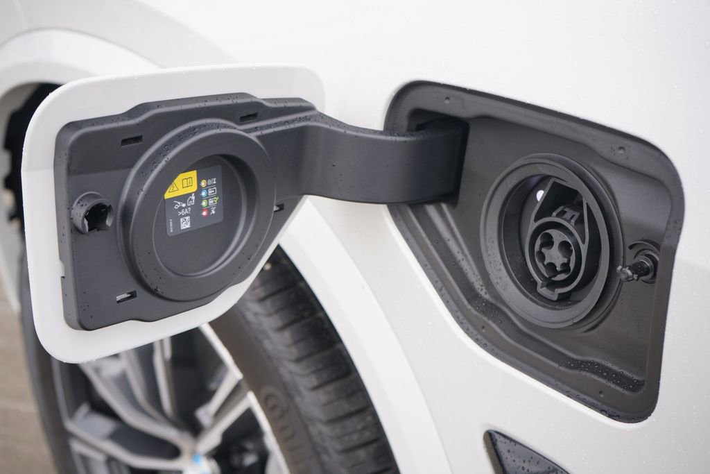 New 2026 BMW X5 xDrive50e w/ M Sport Package image 6