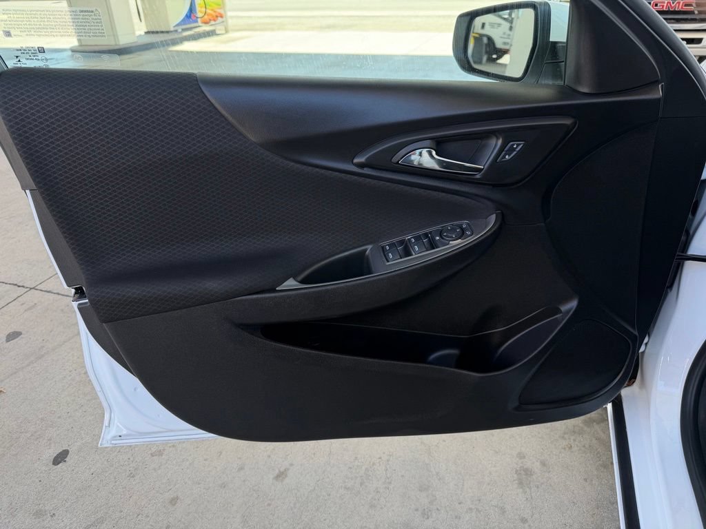 Used 2025 Chevrolet Malibu RS FWD image 18