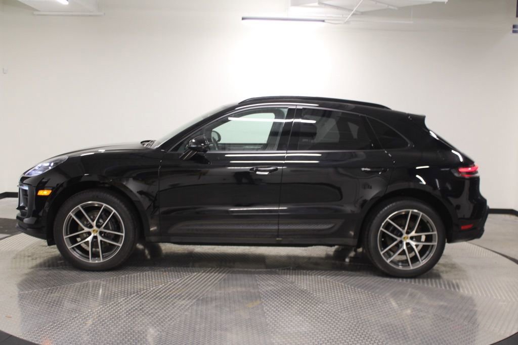 Certified 2022 Porsche Macan AWD/4WD image 2