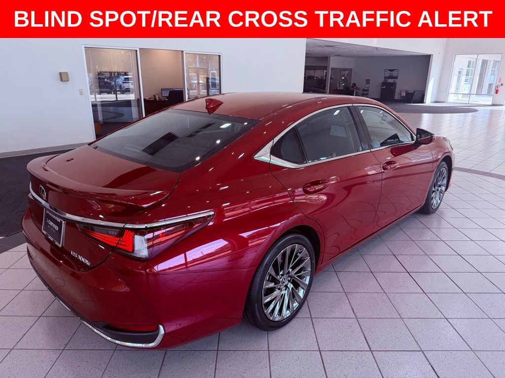 Used 2024 Lexus ES 300h Ultra Luxury w/ Accessory Package (Z2) FWD image 7