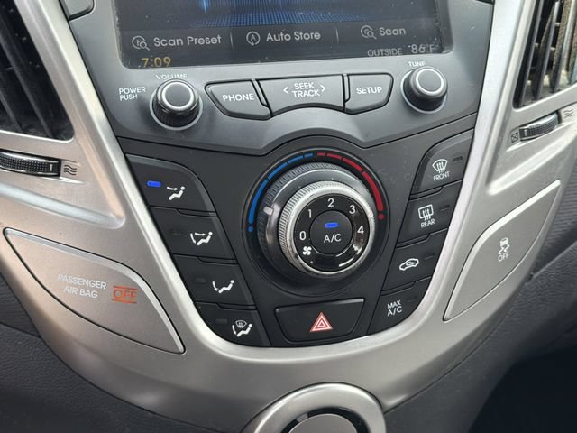 Used 2013 Hyundai Veloster FWD image 28