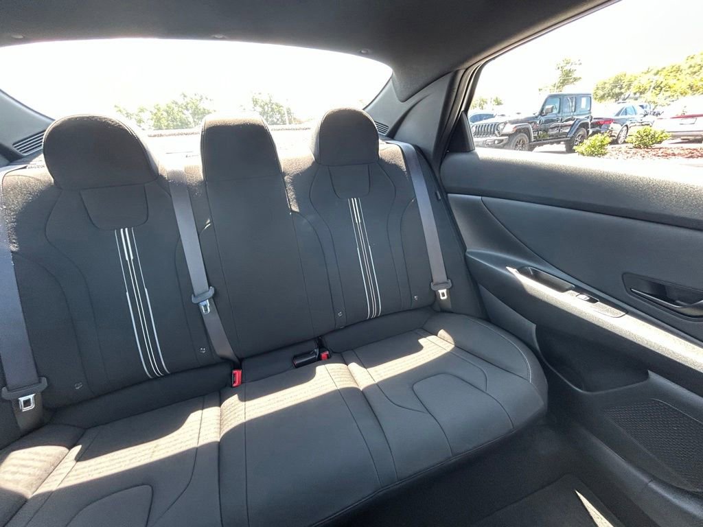 Used 2025 Hyundai Elantra Sport FWD image 14