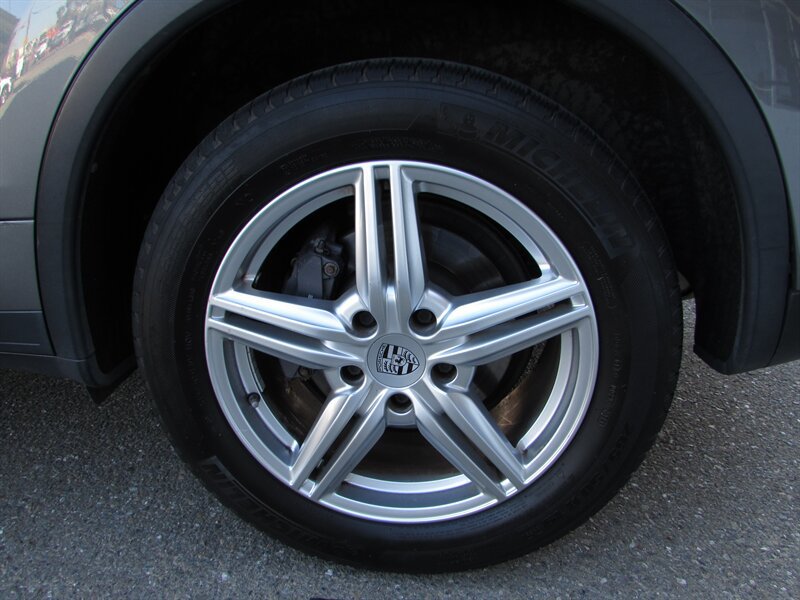 Used 2013 Porsche Cayenne AWD/4WD image 19