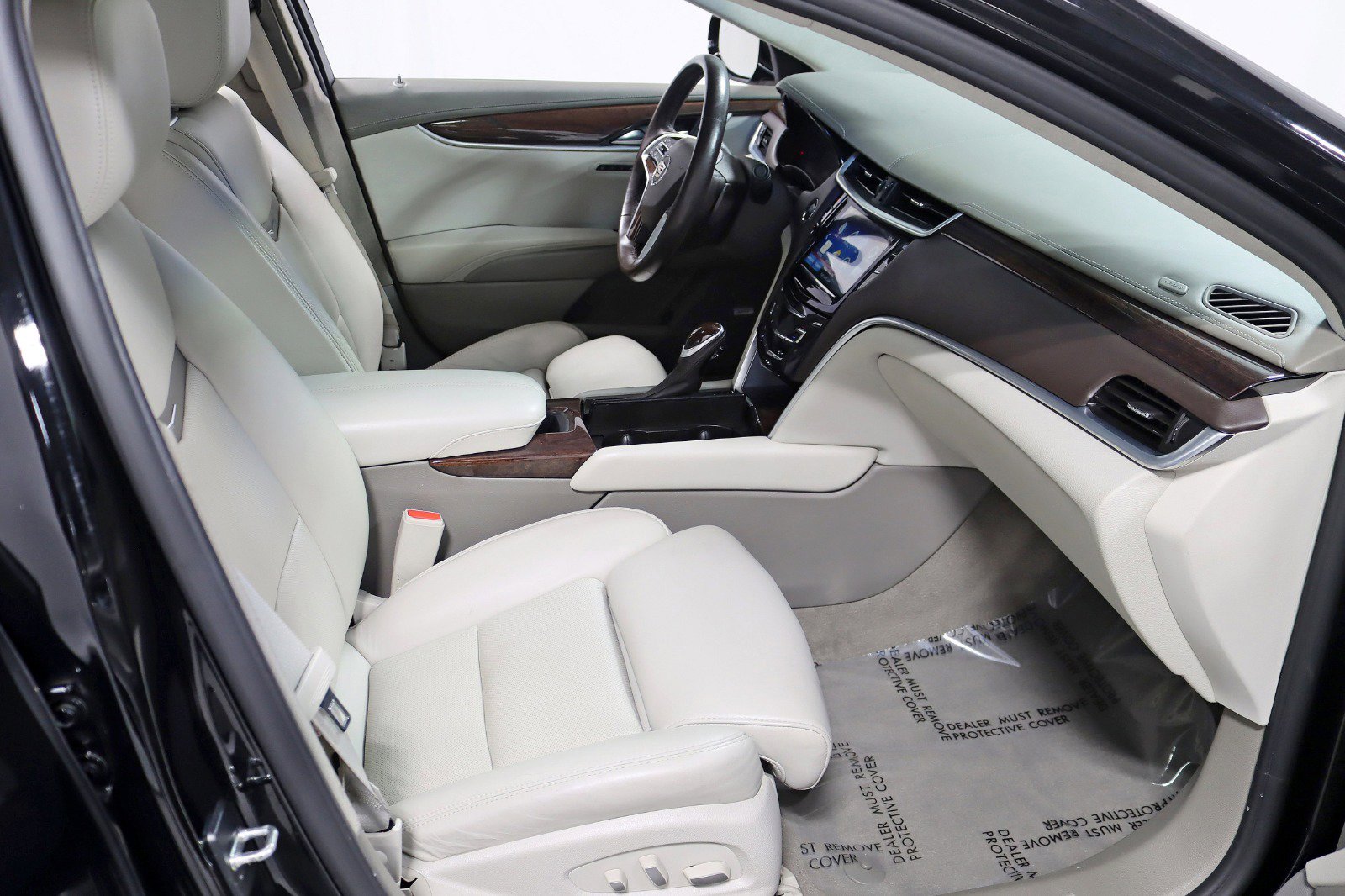 Used 2015 Cadillac XTS Platinum image 32