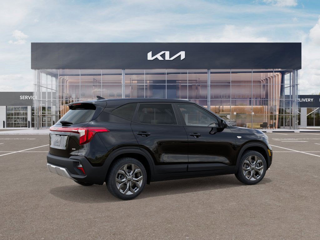 New 2026 Kia Seltos LX image 6