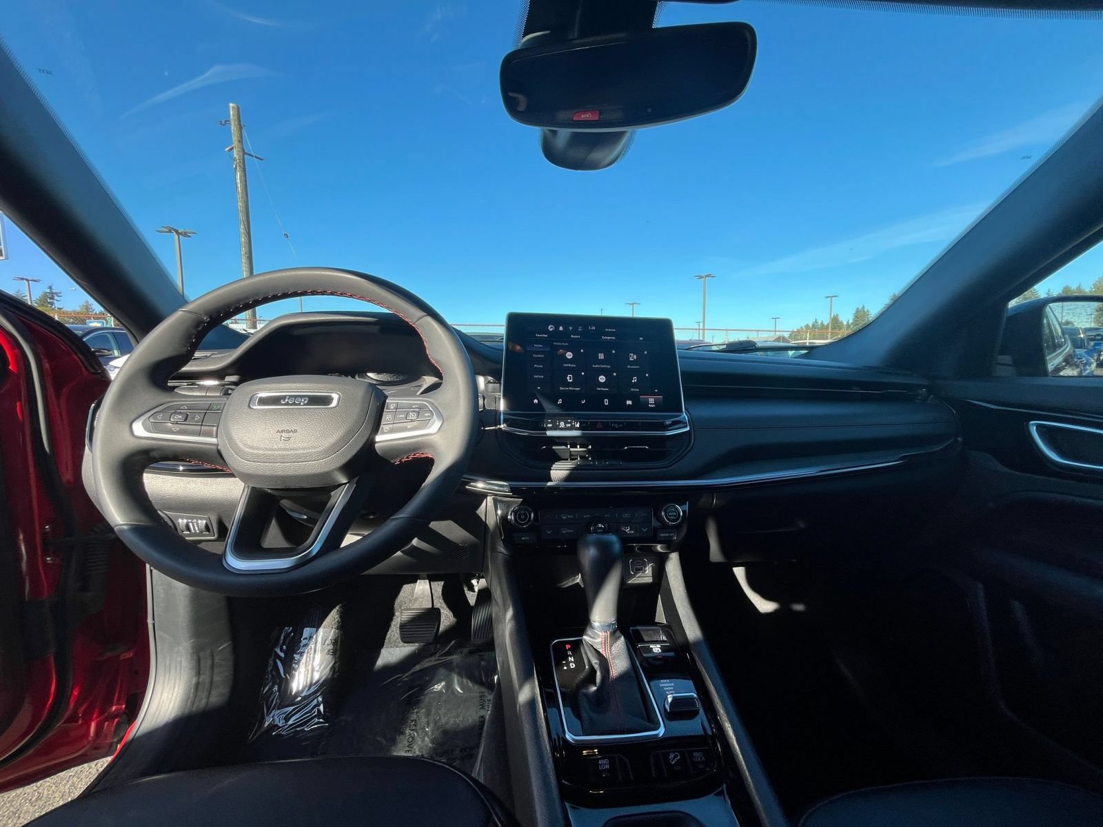 Used 2025 Jeep Compass Trailhawk AWD/4WD image 32
