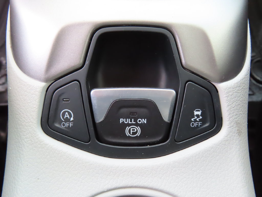 Used 2019 Jeep Compass Latitude w/ Popular Equipment Group FWD image 9