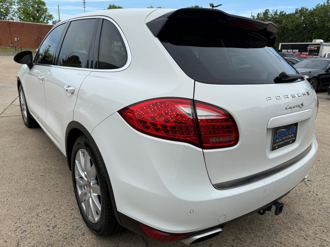 Used 2014 Porsche Cayenne S AWD/4WD image 3