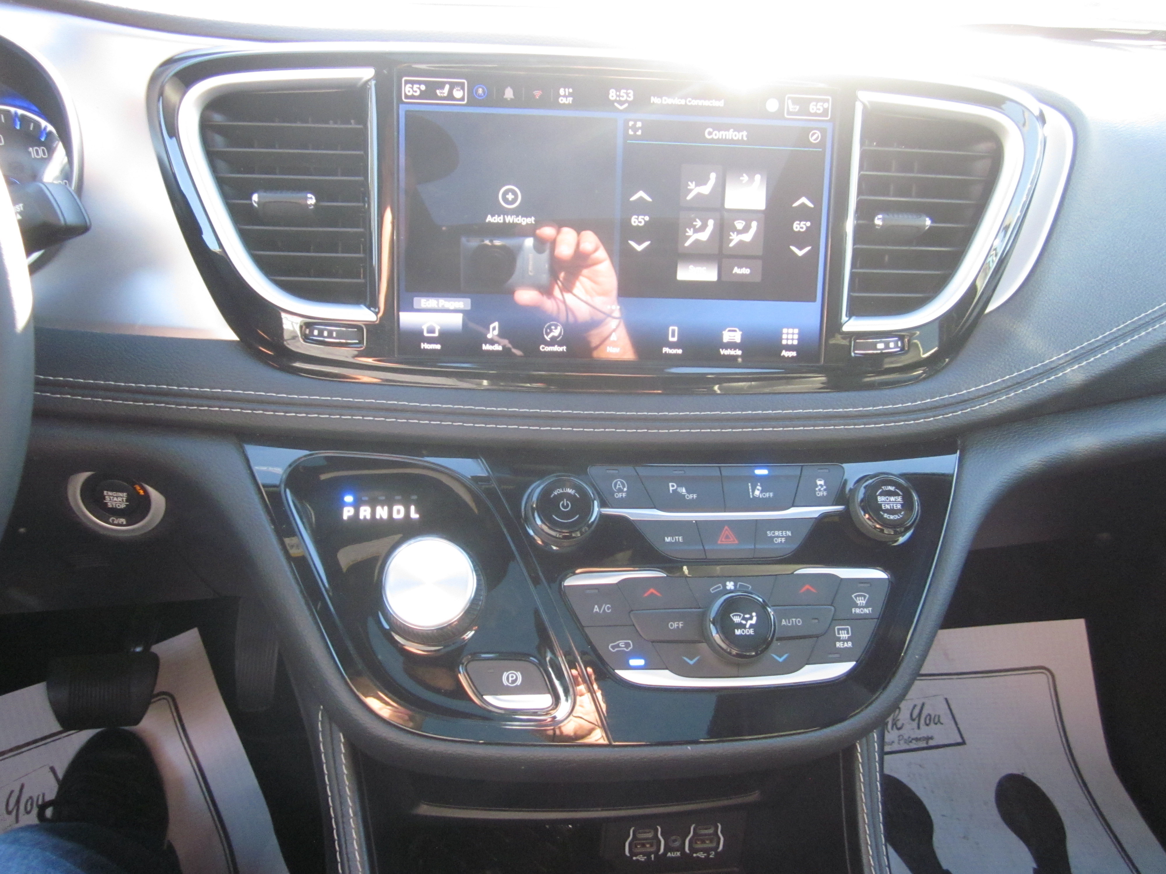 Used 2025 Chrysler Pacifica Limited FWD image 18
