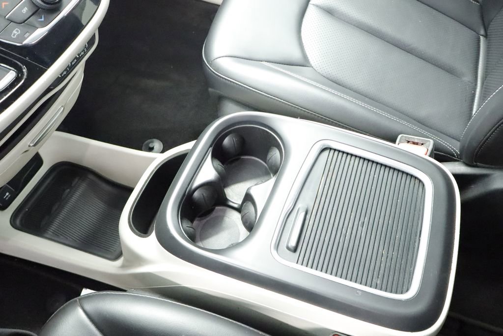 Certified 2023 Chrysler Pacifica Touring-L FWD image 40